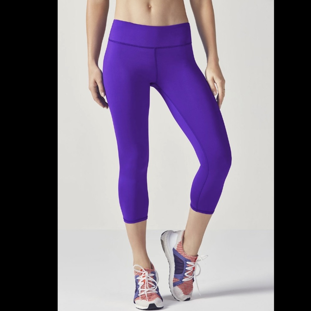 Fabletics Midrise Powerhold Capri